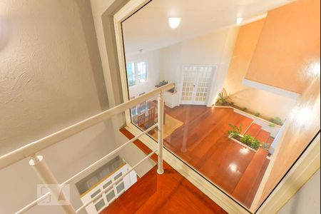 Casa para alugar com 304m², 4 quartos e 4 vagas Casa para alugar com 304m², 4 quartos e 4 vagasEscadasEsca