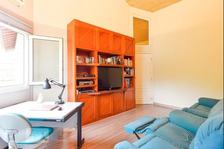 Casa para alugar com 304m², 4 quartos e 4 vagas Casa para alugar com 304m², 4 quartos e 4 vagasEscritório