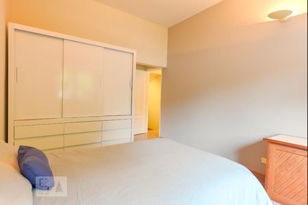 Casa para alugar com 304m², 4 quartos e 4 vagas Casa para alugar com 304m², 4 quartos e 4 vagasSuíte 2