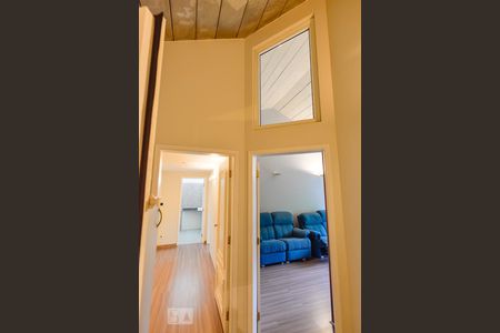 Casa para alugar com 304m², 4 quartos e 4 vagas Casa para alugar com 304m², 4 quartos e 4 vagasCorredor