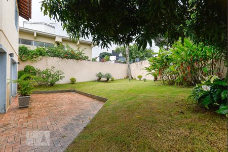 Casa para alugar com 304m², 4 quartos e 4 vagas Casa para alugar com 304m², 4 quartos e 4 vagasQuintal