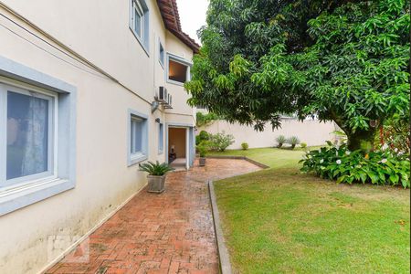 Casa para alugar com 304m², 4 quartos e 4 vagas Casa para alugar com 304m², 4 quartos e 4 vagasQuintal