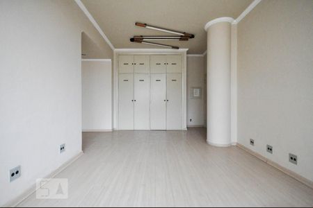 Sala de apartamento para alugar com 2 quartos, 190m² em Centro, Campinas
