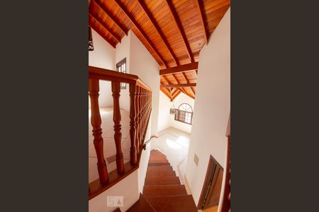 Casa para alugar com 388m², 4 quartos e 4 vagasEscada