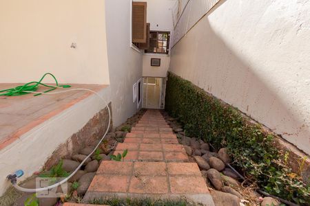 Casa para alugar com 388m², 4 quartos e 4 vagasEscada de Acesso a Garagem