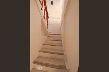 Casa para alugar com 388m², 4 quartos e 4 vagasEscada de Acesso a Garagem