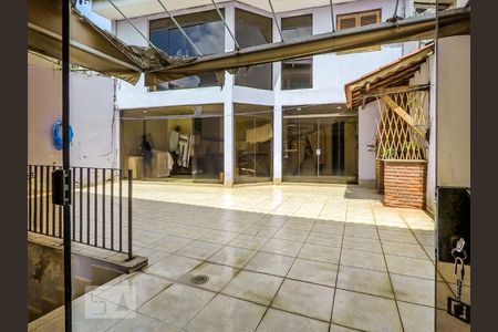 Casa à venda com 300m², 4 quartos e 8 vagasQuintal 