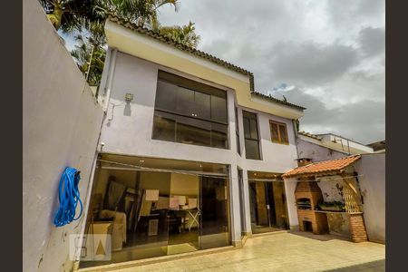 Casa à venda com 300m², 4 quartos e 8 vagasLavanderia 