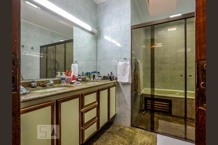 Casa à venda com 300m², 4 quartos e 8 vagasQuarto Suite 