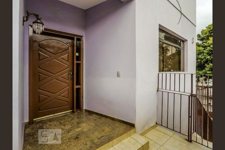 Casa à venda com 300m², 4 quartos e 8 vagasEntrada Principal