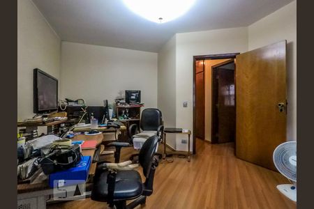 Casa à venda com 300m², 4 quartos e 8 vagasQuarto 