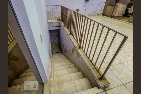 Casa à venda com 300m², 4 quartos e 8 vagasEscada pelo quinta