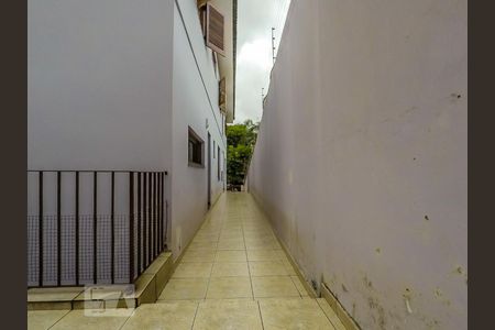 Casa à venda com 300m², 4 quartos e 8 vagasCorredor quintal