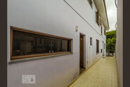 Casa à venda com 300m², 4 quartos e 8 vagasCorredor quintal