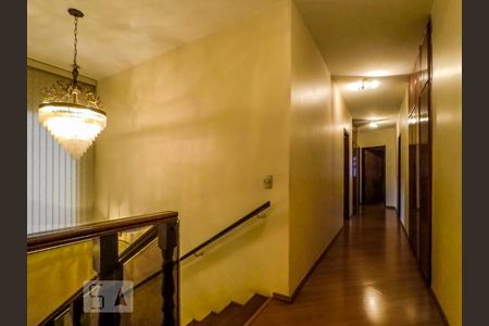 Casa à venda com 300m², 4 quartos e 8 vagasCorredor Quartos