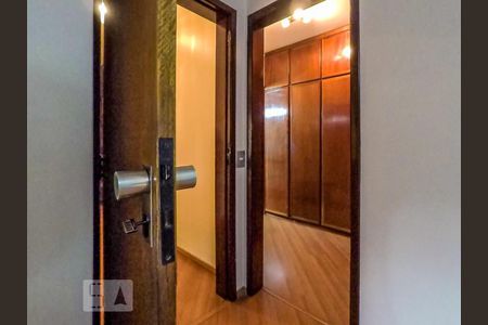 Casa à venda com 300m², 4 quartos e 8 vagasQuarto Suite 