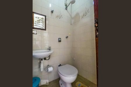 Casa à venda com 300m², 4 quartos e 8 vagasBanheiro de Serviço