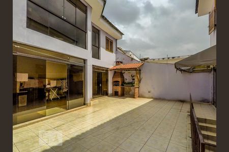 Casa à venda com 300m², 4 quartos e 8 vagasQuintal 