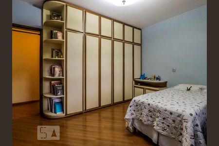 Casa à venda com 300m², 4 quartos e 8 vagasQuarto Suite 2