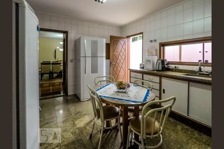 Casa à venda com 300m², 4 quartos e 8 vagasCozinha