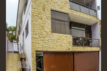 Casa à venda com 300m², 4 quartos e 8 vagasFachada