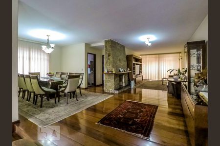 Casa à venda com 300m², 4 quartos e 8 vagasSala varios ambientes