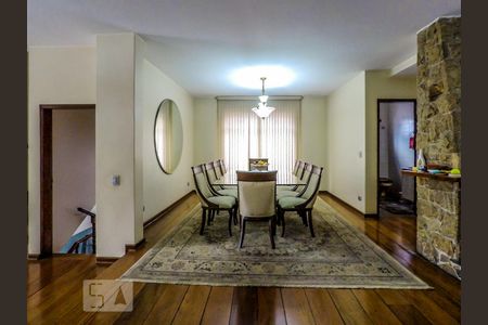 Casa à venda com 300m², 4 quartos e 8 vagasSala varios ambientes