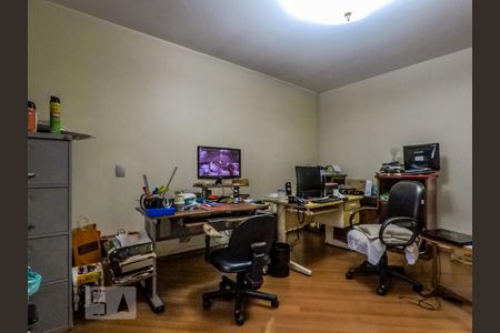 Casa à venda com 300m², 4 quartos e 8 vagasQuarto 