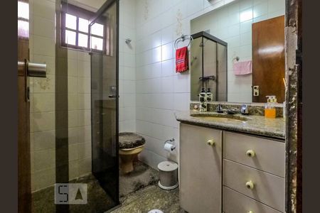 Casa à venda com 300m², 4 quartos e 8 vagasBanheiro