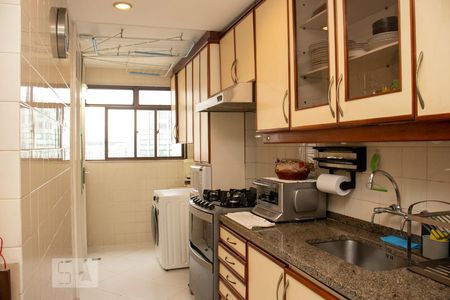 Apartamento à venda com 101m², 2 quartos e 1 vagaCozinha