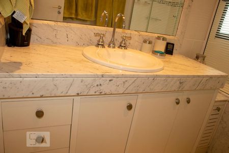 Apartamento à venda com 101m², 2 quartos e 1 vagaBanheiro da Suíte