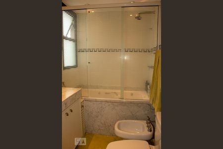 Apartamento à venda com 101m², 2 quartos e 1 vagaBanheiro da Suíte