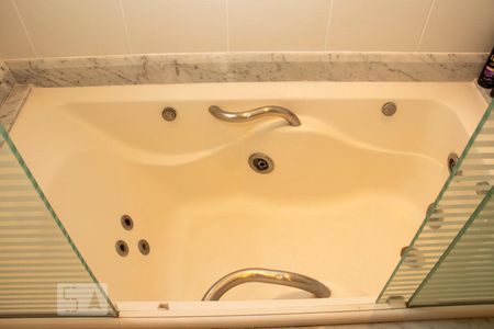 Apartamento à venda com 101m², 2 quartos e 1 vagaBanheiro da Suíte