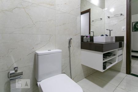 Casa para alugar com 360m², 3 quartos e 5 vagasBanheiro Social