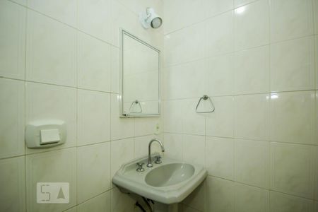 Banheiro de apartamento para alugar com 3 quartos, 64m² em Copacabana, Rio de Janeiro