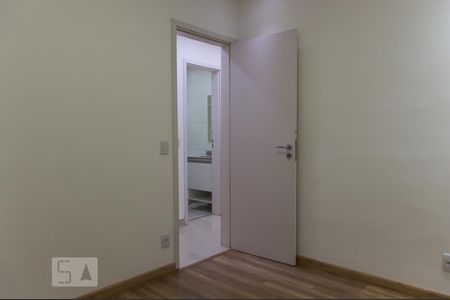 Apartamento para alugar com 71m², 2 quartos e 2 vagasQuarto