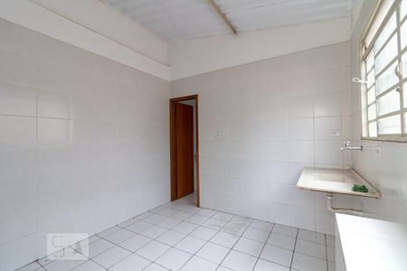 Cozinha de kitnet/studio para alugar com 1 quarto, 28m² em Jardim Dourado, Guarulhos