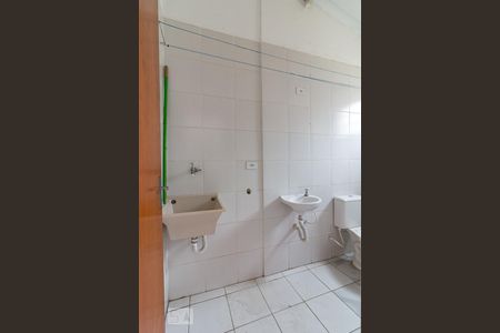 Banheiro de kitnet/studio para alugar com 1 quarto, 28m² em Jardim Dourado, Guarulhos