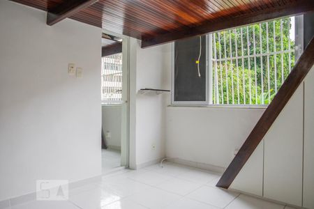 Sala/Quarto de apartamento para alugar com 1 quarto, 27m² em Laranjeiras, Rio de Janeiro