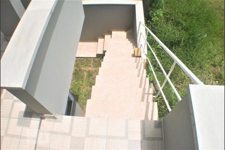 Casa para alugar com 85m², 2 quartos e 1 vaga Casa para alugar com 85m², 2 quartos e 1 vagaEscada de Acesso ao Terraço