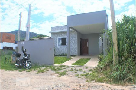 Casa para alugar com 85m², 2 quartos e 1 vaga Casa para alugar com 85m², 2 quartos e 1 vagaFachada