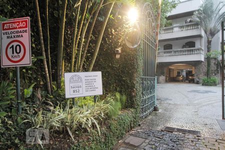 Apartamento à venda com 155m², 2 quartos e 2 vagasEntrada do Condomínio