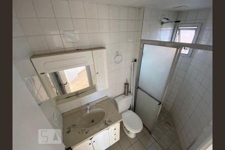 Banheiro de apartamento à venda com 1 quarto, 34m² em Vila Carmosina, São Paulo