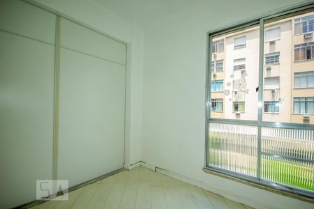 Quarto 1 de apartamento à venda com 2 quartos, 70m² em Copacabana, Rio de Janeiro