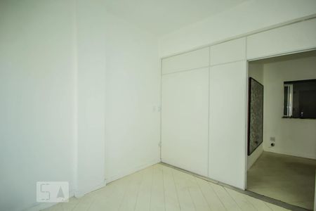 Quarto 1 de apartamento à venda com 2 quartos, 70m² em Copacabana, Rio de Janeiro
