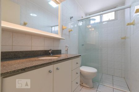 Banheiro de apartamento à venda com 1 quarto, 58m² em Vila Itapura, Campinas