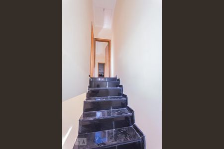 Escada de casa para alugar com 2 quartos, 250m² em Céu Azul, Belo Horizonte