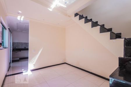 Sala de casa para alugar com 2 quartos, 250m² em Céu Azul, Belo Horizonte
