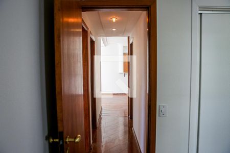 Corredor de apartamento à venda com 3 quartos, 120m² em Vila Gilda, Santo André