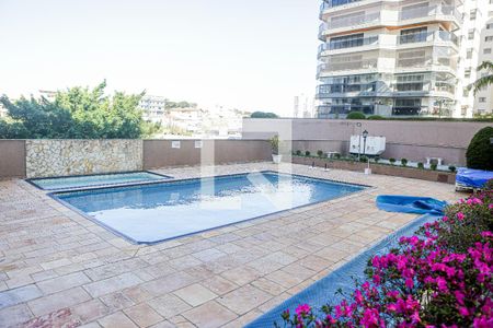 Apartamento à venda com 120m², 3 quartos e 2 vagas Apartamento à venda com 120m², 3 quartos e 2 vagasÁrea comum - Piscina